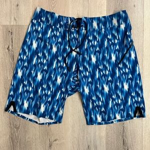 Men’s Lululemon board shorts - blue